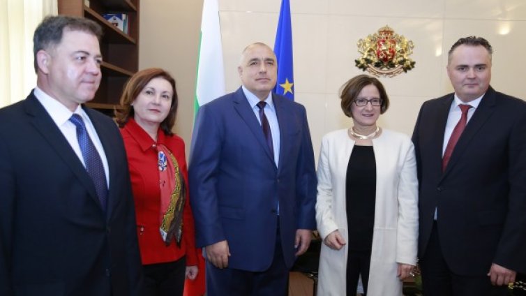 ЕС зад страните на първа линия в охраната на границите им!