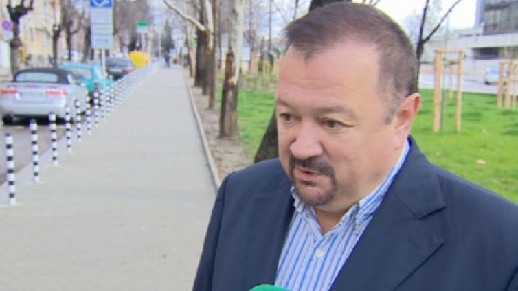 За Гинес: Уволнение, връщане, уволнение... 6 години!