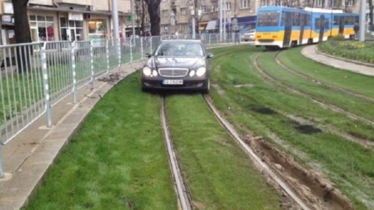 Шофьорът по "зелените" релси &ndash; главсекът на МВнР