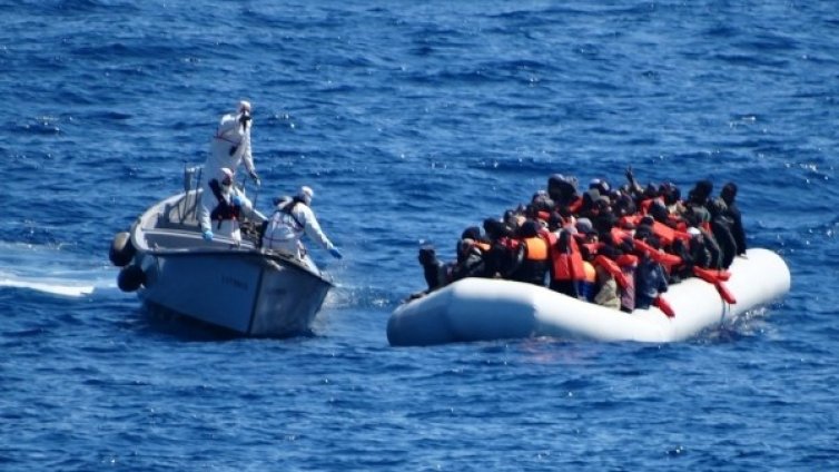 Спасиха 2000 мигранти в Сицилийския пролив