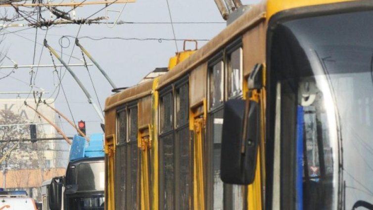 Изоставен куфар обърка движението в столицата