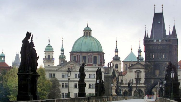 Чехия прие 21 бежанци християни от Ирак