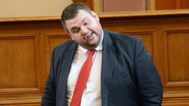 На Пеевски му писна, отказва се от българския бизнес