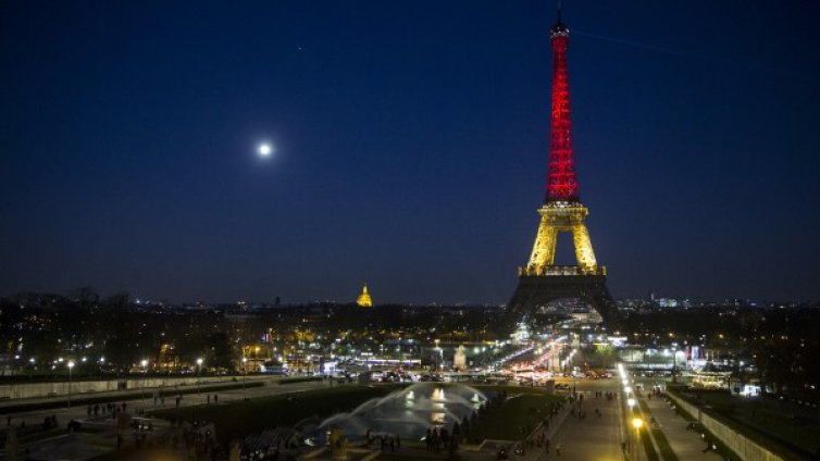 Париж, Ню Йорк, Дубай... грейнаха в черно, жълто и червено