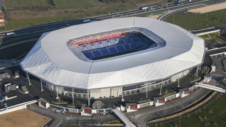 Играят Евро 2016 без публика заради тероризма?