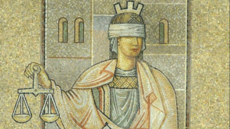 Повдигнаха обвинение срещу жена, наръгала мъжа си