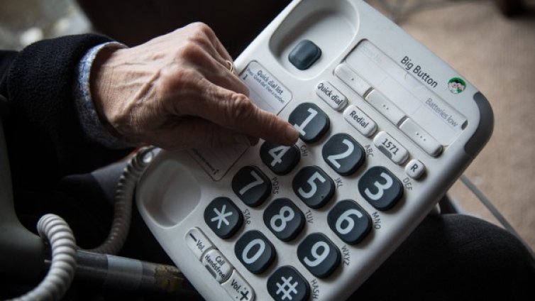 Дашна баба остави ?16 000 в саксия на гара в Бургас