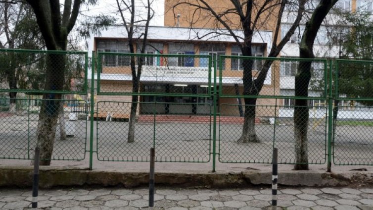 Сигнал за бомба в столично училище, евакуираха децата