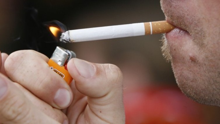 Без кутии с 10 цигари. На кутията &ndash; без никотин и катран