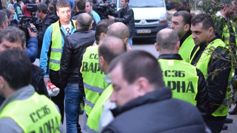 Полицаите зад лекарите: Зависим от вас!