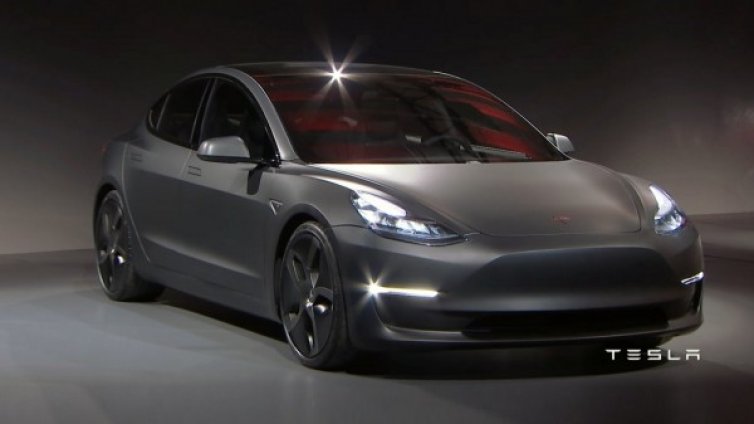 Tesla представи най-евтиния си автомобил 