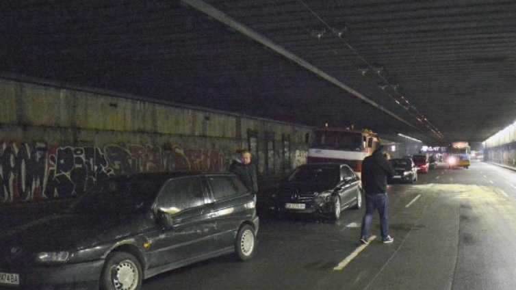 Закриват временно опасна спирка на тролеи в София