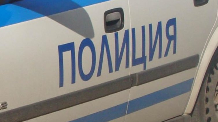 Кола се удари в дърво, млад мъж издъхна на място