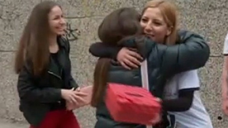 "Прегърни ме 1 лев" събира пари за 100-метрово знаме