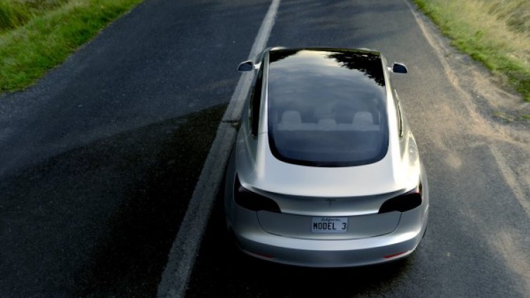 Model 3 – елегантна е-кола за масите