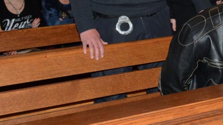 7 г. затвор за пастрок, насилвал дъщеря си години