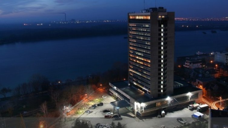 Младеж скочи от най-високия хотел в Русе