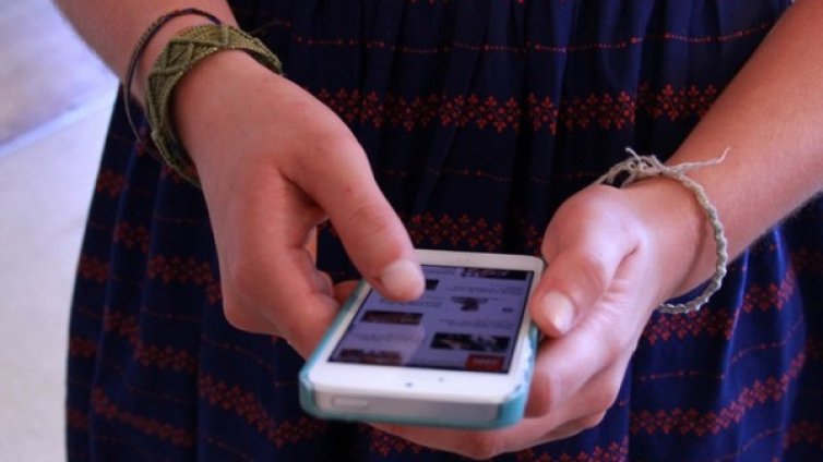 Измамница сви лична карта и си хареса телефон на лизинг