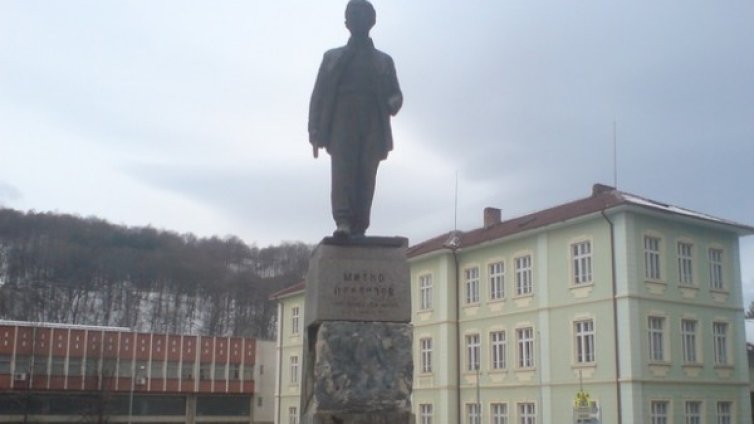 Габровци с подписка, не искат паметника на Палаузов