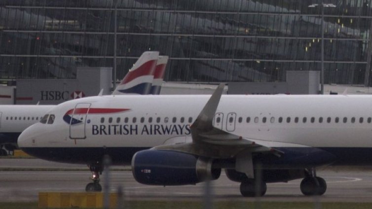 Дрон удари пътнически самолет на летище "Хийтроу"