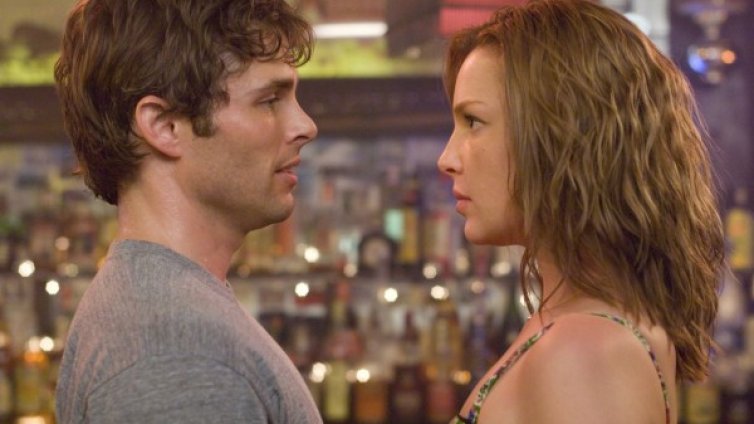 Как флиртува една жена?