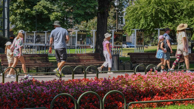 До 36 градуса днес, но с бури и градушки на запад