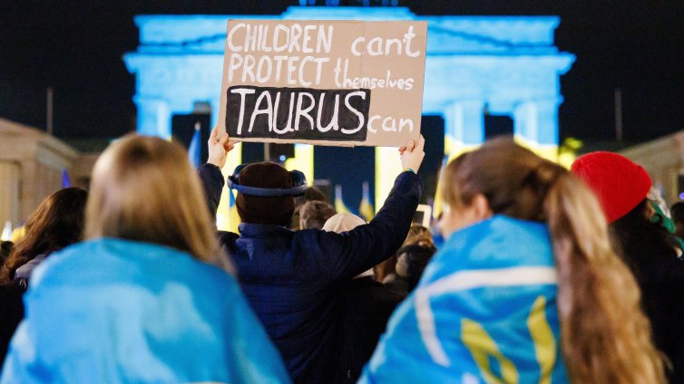 Германия е готова да достави далекобойни ракети &bdquo;Таурус&ldquo; на Украйна