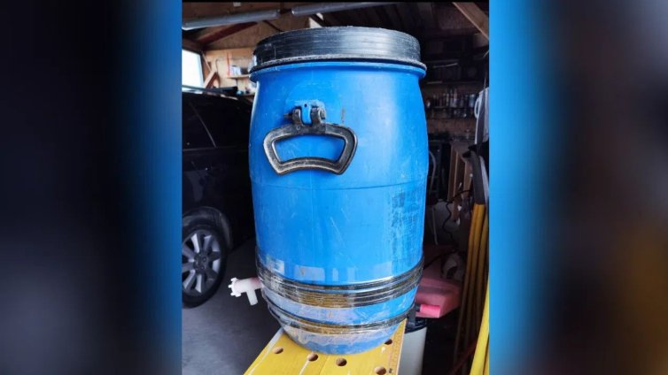 Българско изобретение: "Смарт" бидон за кисело зеле 