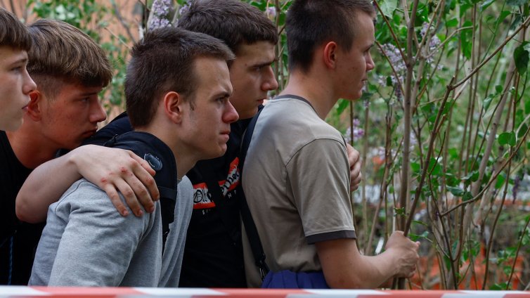 Струва ли си да умреш за пари: Как Украйна привлича младежи в армията?