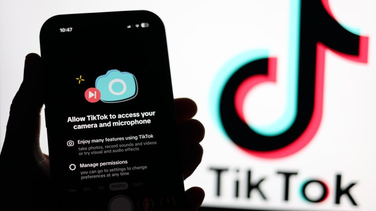 TikTok закри 34 фалшиви акаунта, агитирали за Пеевски 