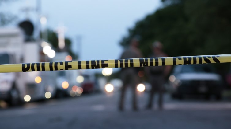 Трима души са убити при стрелба пред магазин в Тексас 