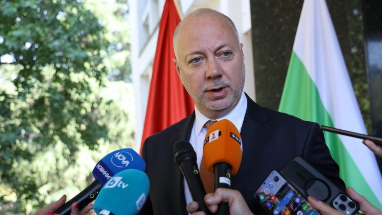 Премиерът Желязков: Все още очакваме Радев за ДАНС