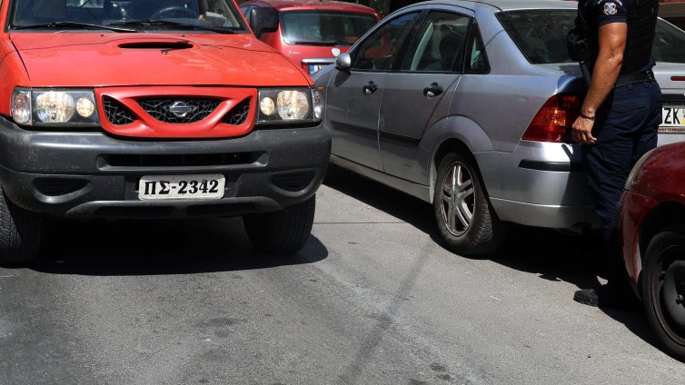 Полицията в Атина преследва кола с 8-годишно дете на волана