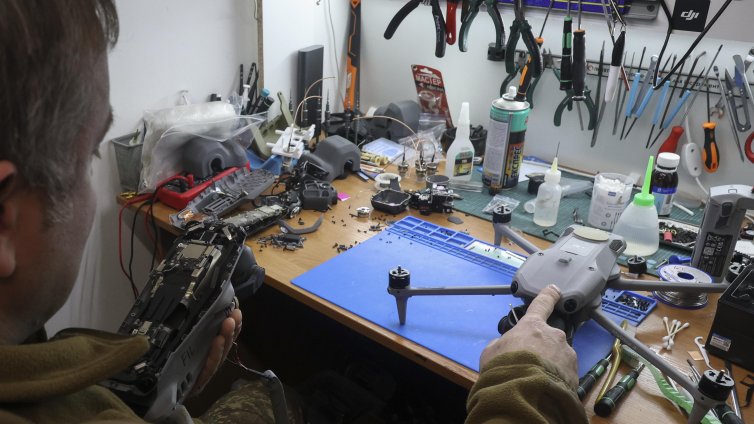 Какво научава оръжейната индустрия на НАТО от бойните полета в Украйна