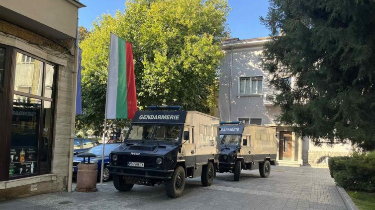 Жандармерия влезе в Община Пловдив, изведен бе зам.-кметът по строителство  