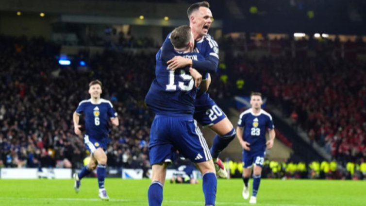 Турция спря Испания, Шотландия е за първи път на световно този век