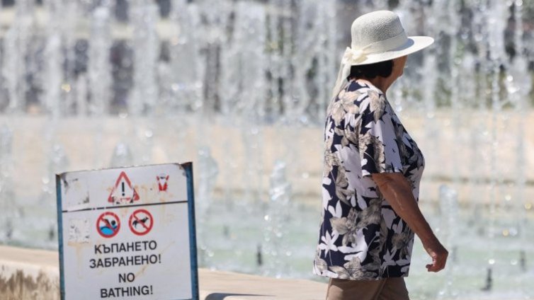 Столичната община ще раздава минерална вода заради жегата