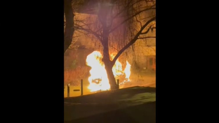 Двама драснаха клечката на колата и къщата на кмета на Бистрица