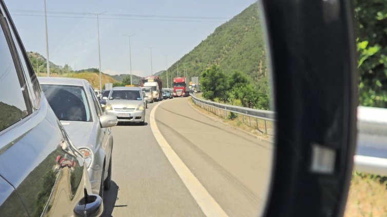 30% по-силен трафик: 1 млн. автомобила влезли в Гърция през Кулата