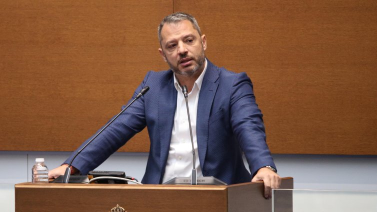 Делян Добрев: Бензиностанциите да записват номерата на коли, които зареждат