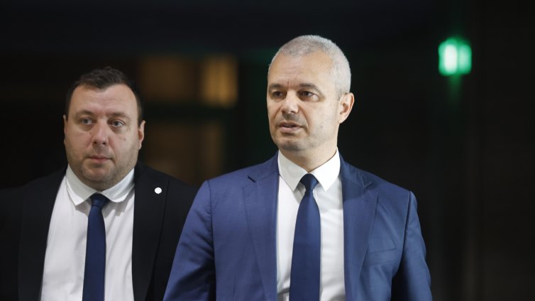 Костадинов: Разменил ли е Радев АМ "Черно море" за "Боташ"?