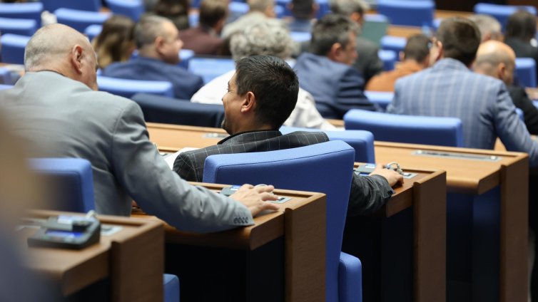 Депутатите ще обсъждат нов държавен дълг и мерки срещу поскъпването