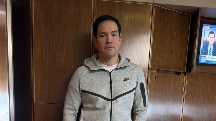 Рубио носи Nike Venezuela докато лети за Китай, сравниха го с Мадуро