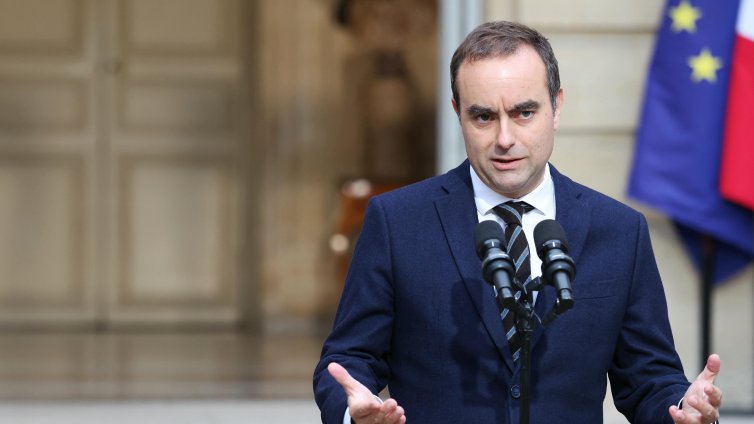 Френският премиер планира нов данък за хора с доходи над 250 000 евро годишно