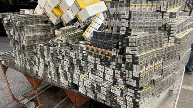 Казали, че нямат нищо за деклариране, митничарите открили над 125 000 цигари