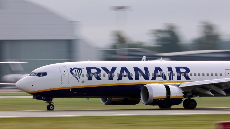 На косъм: Самолет на Ryanair обявил Mayday, след като му останало гориво за 10 минути