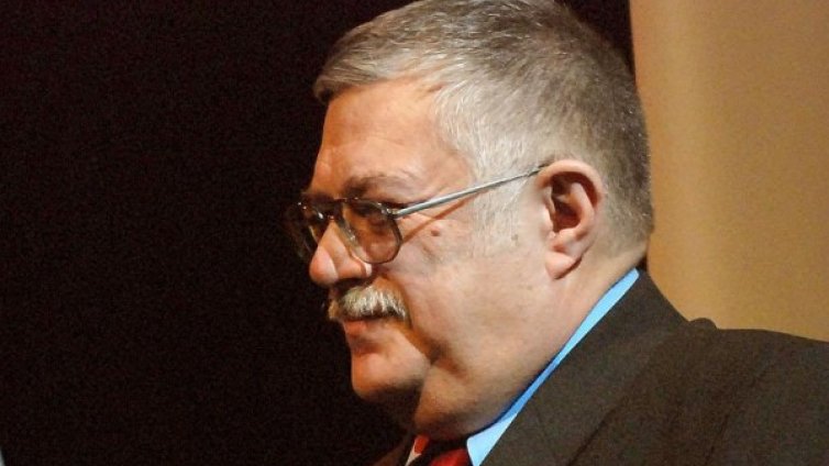 Проф. Пилософ поема Фонда за лечение на деца