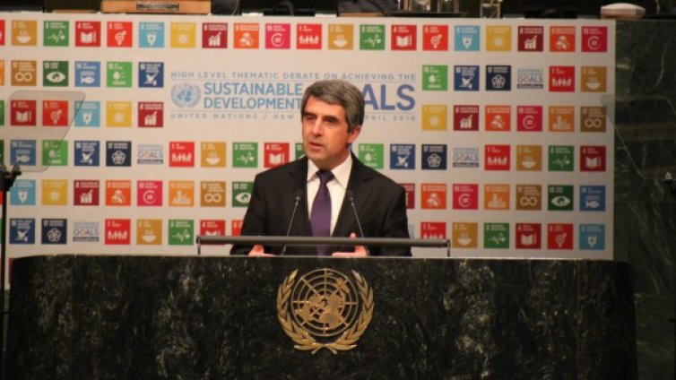 За "зелена" икономика зове от САЩ Плевнелиев 