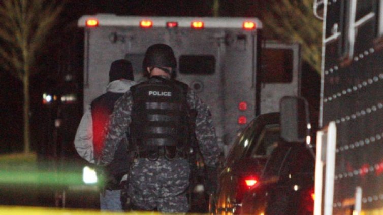 Младеж простреля двама на гимназиален бал в САЩ