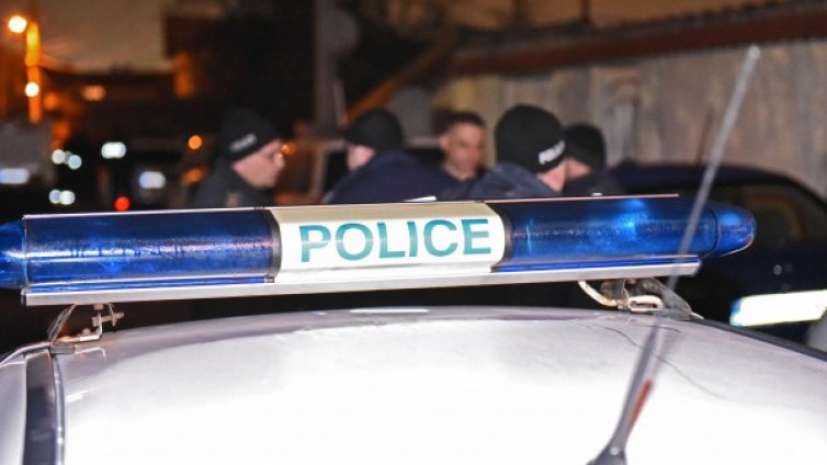 Задържаха каналджия и 22-ма афганистанци край Смолян